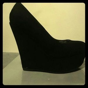 Black wedge heels